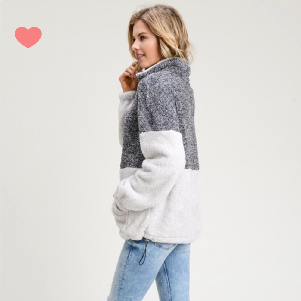 Two Tone Fuzzy Pull Over - Picture 4 of 6